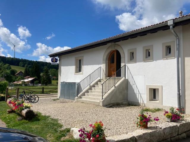 Auberge Du Peu-Pequignot Le Noirmont Eksteriør bilde